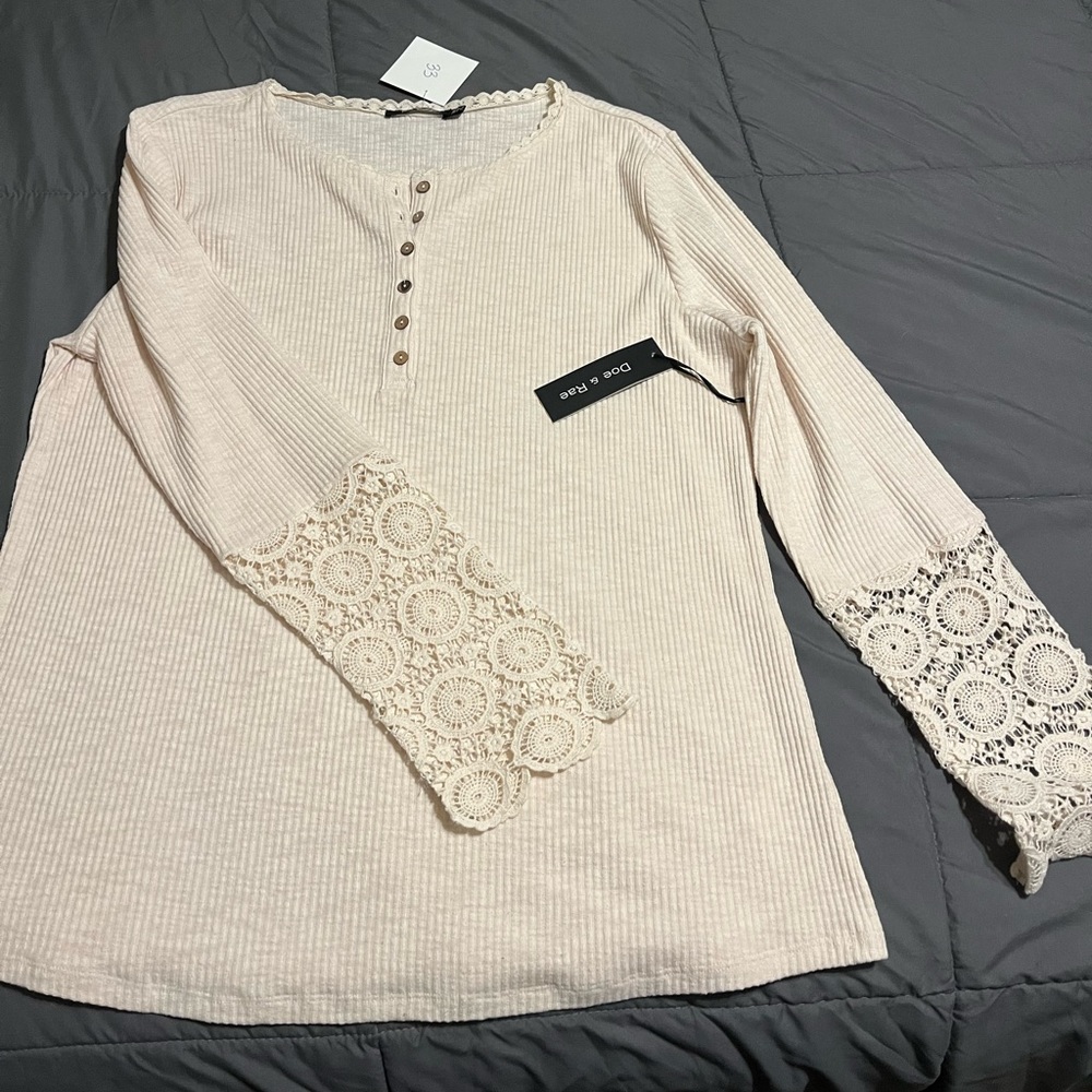 Women’s casual shirt with crochet sleeves